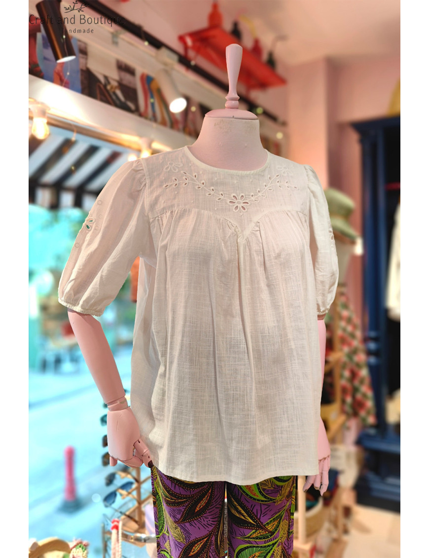 Zarif Dantel İşlemeli Kadın Bluz