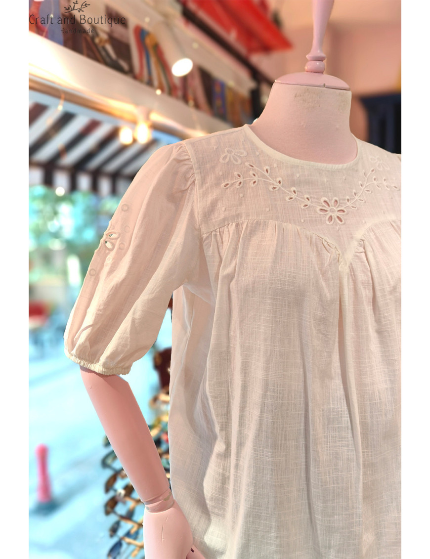 Zarif Dantel İşlemeli Kadın Bluz