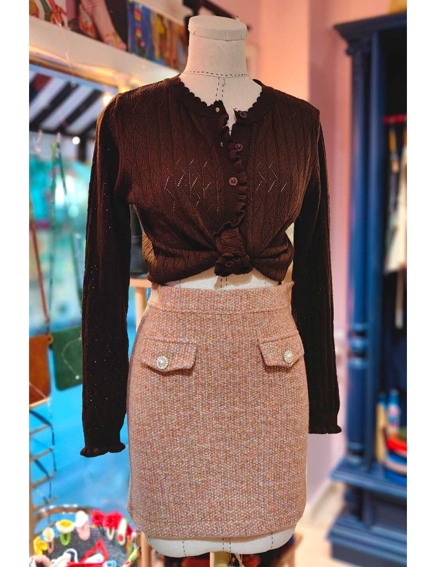 Göz alıcı tüvit mini etek modelleriyle stilinizi tamamlayın. Şık, cepli ve incili düğmeli tasarımı keşfedin. Kaliteli tüvit