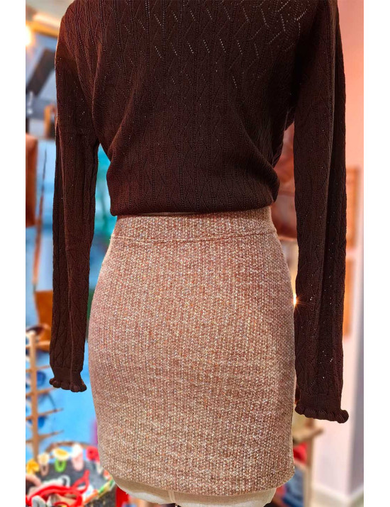 Göz alıcı tüvit mini etek modelleriyle stilinizi tamamlayın. Şık, cepli ve incili düğmeli tasarımı keşfedin. Kaliteli tüvit