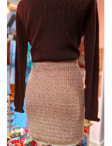 Göz alıcı tüvit mini etek modelleriyle stilinizi tamamlayın. Şık, cepli ve incili düğmeli tasarımı keşfedin. Kaliteli tüvit