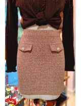 Göz alıcı tüvit mini etek modelleriyle stilinizi tamamlayın. Şık, cepli ve incili düğmeli tasarımı keşfedin. Kaliteli tüvit