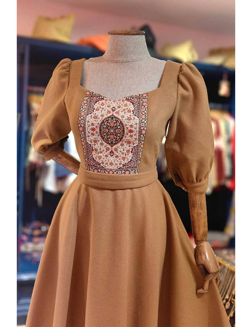 Etnik Desenli Kalp Yaka Camel Elbise | Özel Tasarım Butik