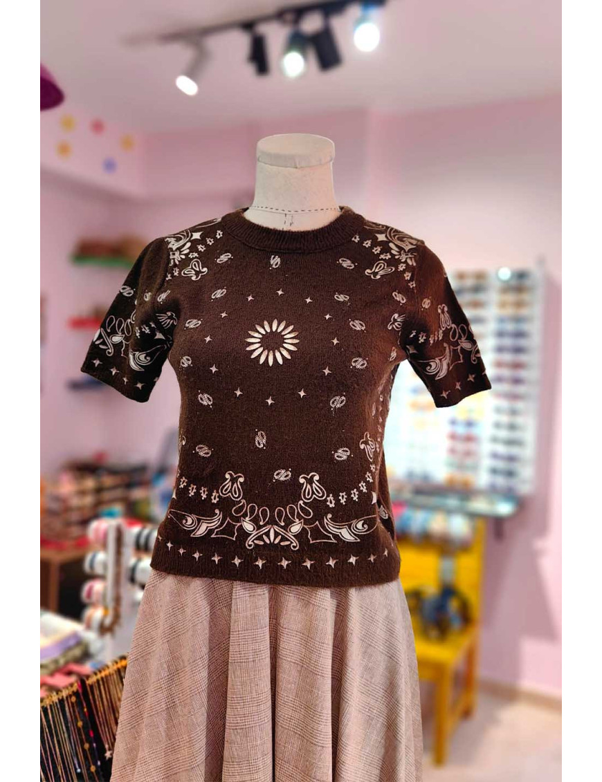 Bandana Desenli Kahverengi Kısa Kollu Triko Bluz | [Craft and Boutique]