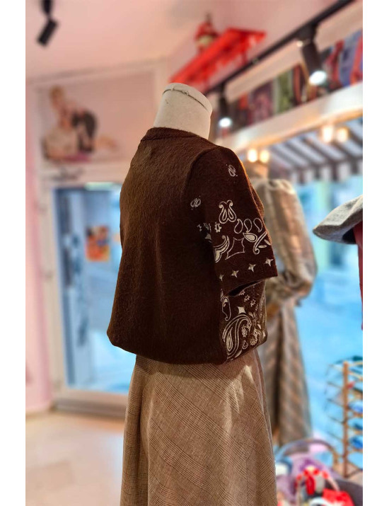 Bandana Desenli Kahverengi Kısa Kollu Triko Bluz | [Craft and Boutique]