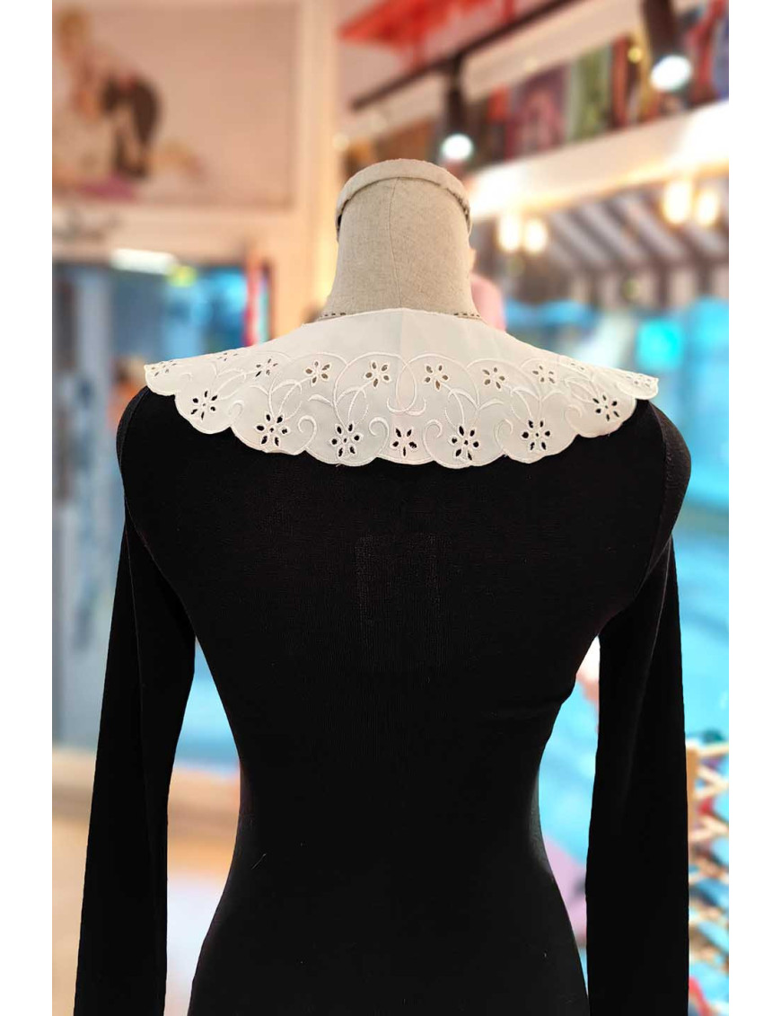 Fisto İşlemeli Beyaz Portatif Yaka - Vintage Takma Yaka Modeli