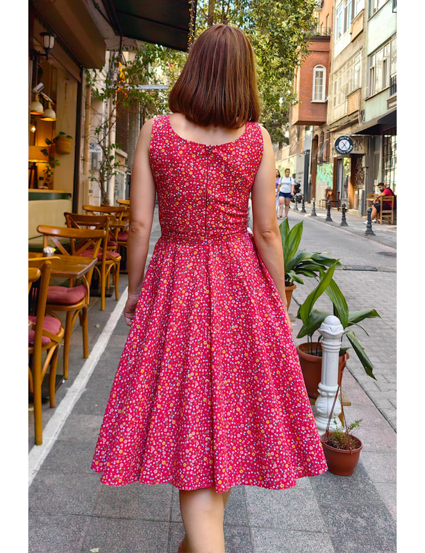 Kırmızı Çiçekli Kare Yaka Dikim Tasarım Elbise | Midi Boy, Kuşaklı ve Romantik