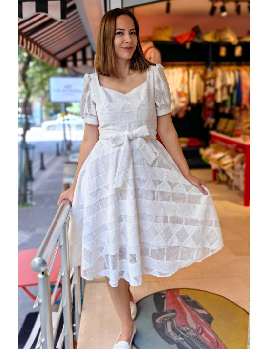 Beyaz Ajurlu Puf Kollu Midi Dikim Elbise | Fiyonklu, Romantik ve Şık