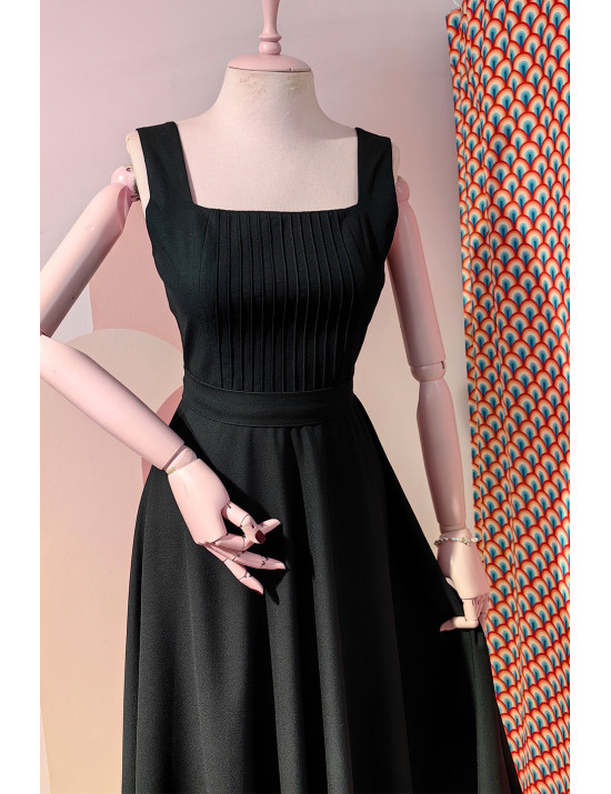 Siyah Askılı Midi Dikim Tasarım Elbise | Kare Yaka, Pilili Göğüs Detaylı Klasik