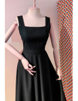 Siyah Askılı Midi Dikim Tasarım Elbise | Kare Yaka, Pilili Göğüs Detaylı Klasik