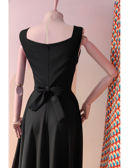 Siyah Askılı Midi Dikim Tasarım Elbise | Kare Yaka, Pilili Göğüs Detaylı Klasik