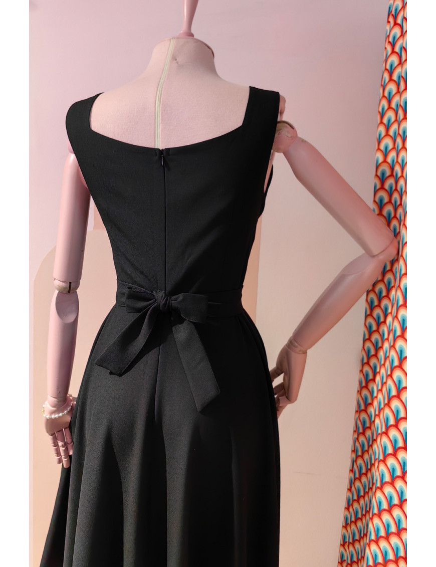 Siyah Askılı Midi Dikim Tasarım Elbise | Kare Yaka, Pilili Göğüs Detaylı Klasik