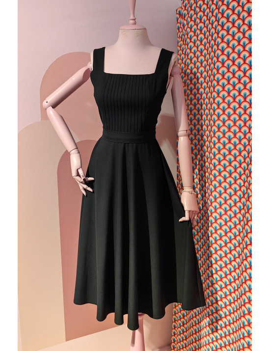 Nervür Detaylı Kadın Siyah Tasarım Elbise