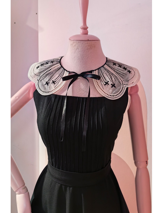 Vintage Nakışlı Ekru Takma Yaka – Siyah Kurdele Detaylı El Yapımı Aksesuar