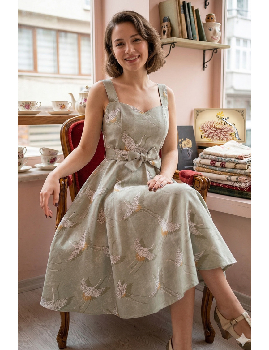 Turna Kuşu Desenli El Yapımı Adaçayı Yeşil/Gri Retro Tasarım Elbise - "Kalp Yaka Zarafet Kanatlarında"