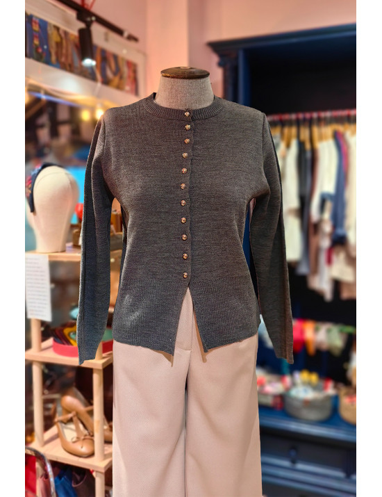 Antrasit Gri Gold Düğme Detaylı Bisiklet Yaka Triko Hırka – Klasik ve Zarif Tasarım