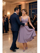 Leylak Rengi İnci Düğme Detaylı Retro Kesim Askılı Tasarım Elbise