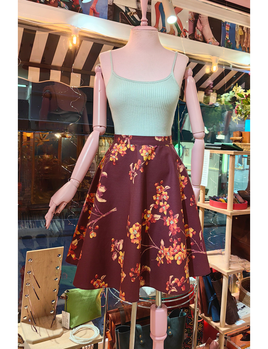 Bordo Hardal Çiçek Desenli Kloş Tasarım Mini Etek – Retro Şıklık