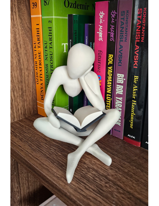 Kitap Okuyan 3d Figür