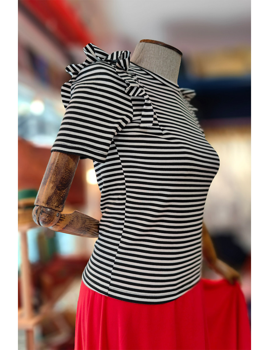 Siyah Beyaz Çizgili Omuz Fırfırlı Triko Bluz | Kadın Giyim - Craft and Boutique Handmade