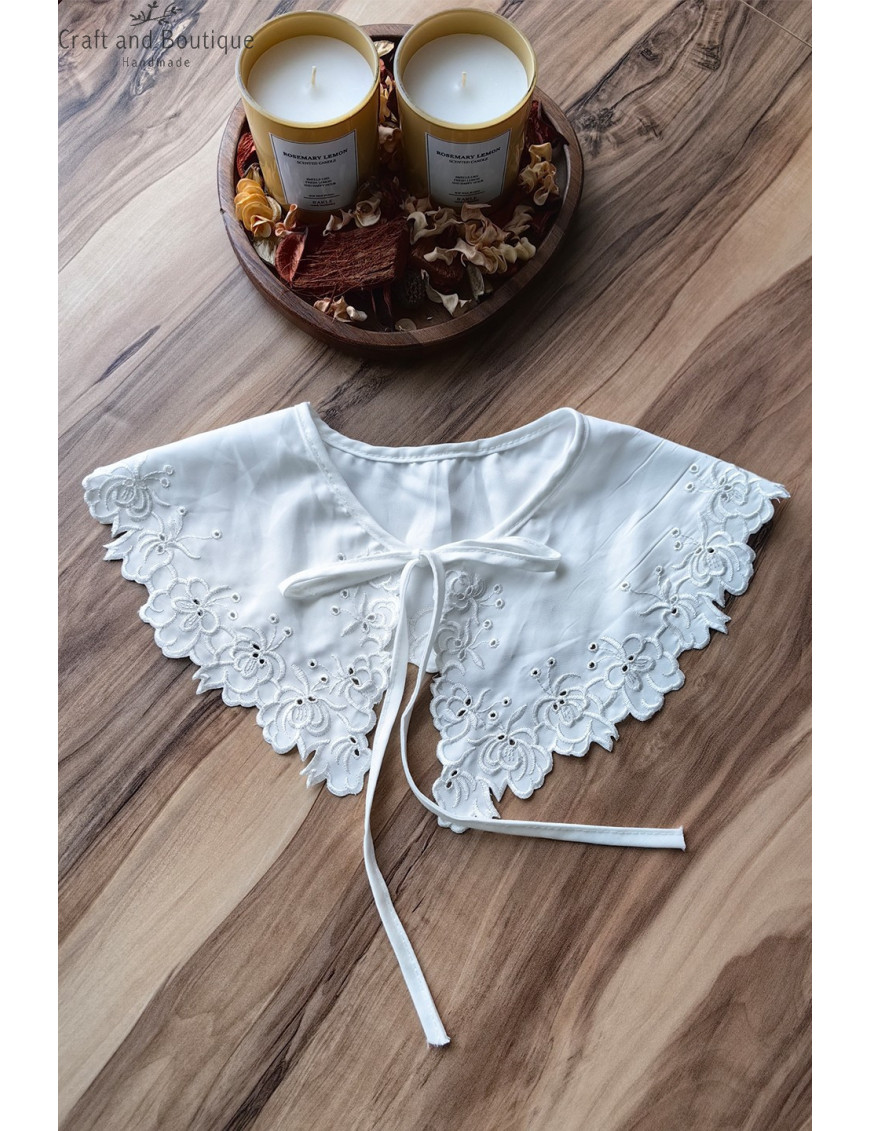 Beyaz Çiçek Detaylı Yakalık