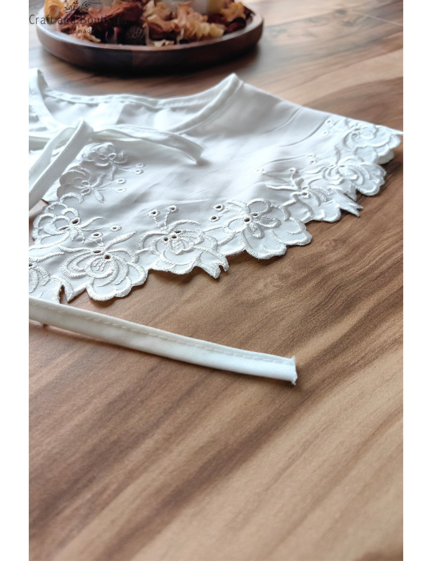 Beyaz Çiçek Detaylı Yakalık