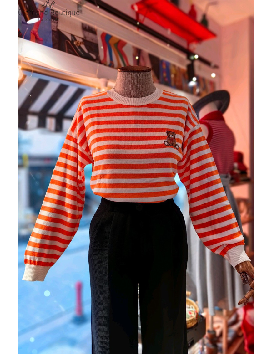 Kadın Balon Kol Çizgili Triko Modelleri | Sevimli Ayıcık Nakışlı Kazak