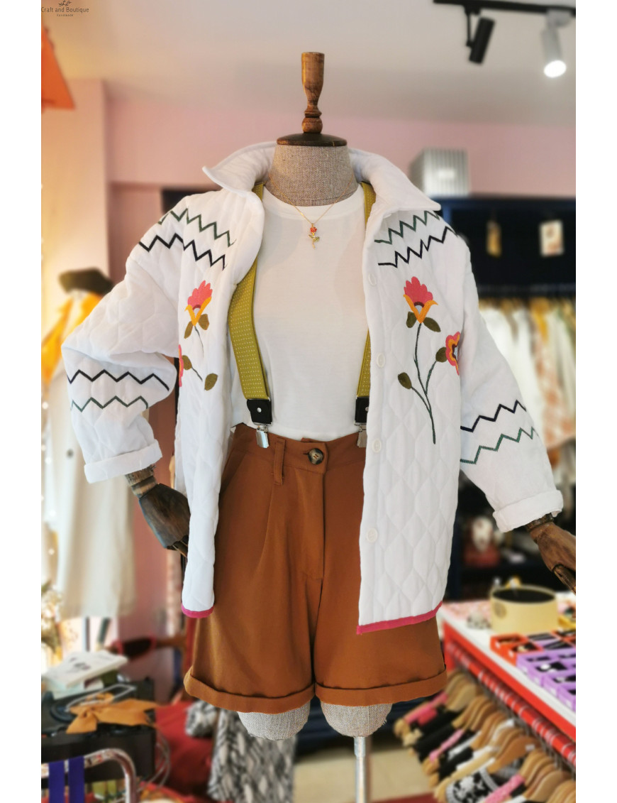 Bohem Çiçek Nakışlı Beyaz Kapitone Crop Ceket | Mevsimlik Mont