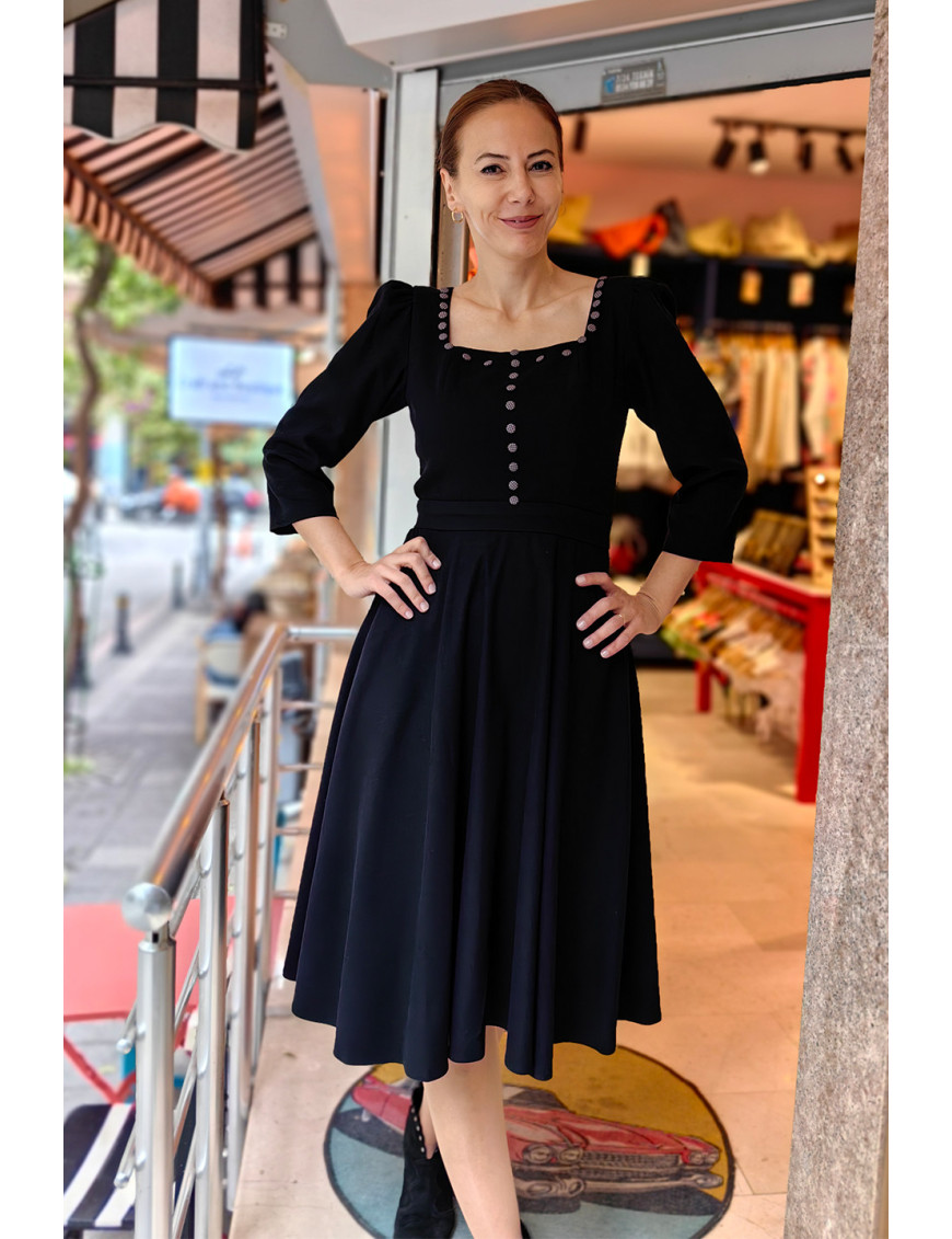 Siyah Düğme Detaylı Midi Elbise | Zarif ve Şık Kadın Elbise Modelleri