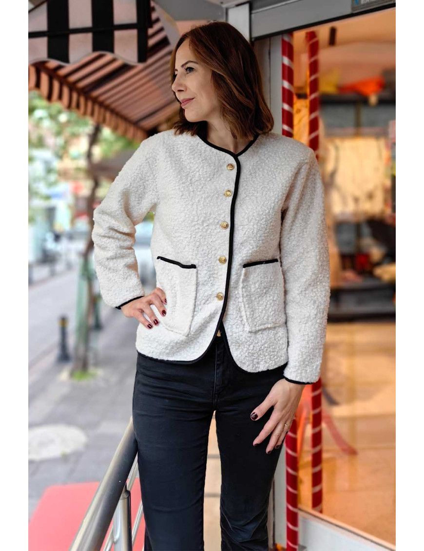 Peluş Kadın Hırka – Altın Düğmeli Siyah Biyeli Şık Ceket