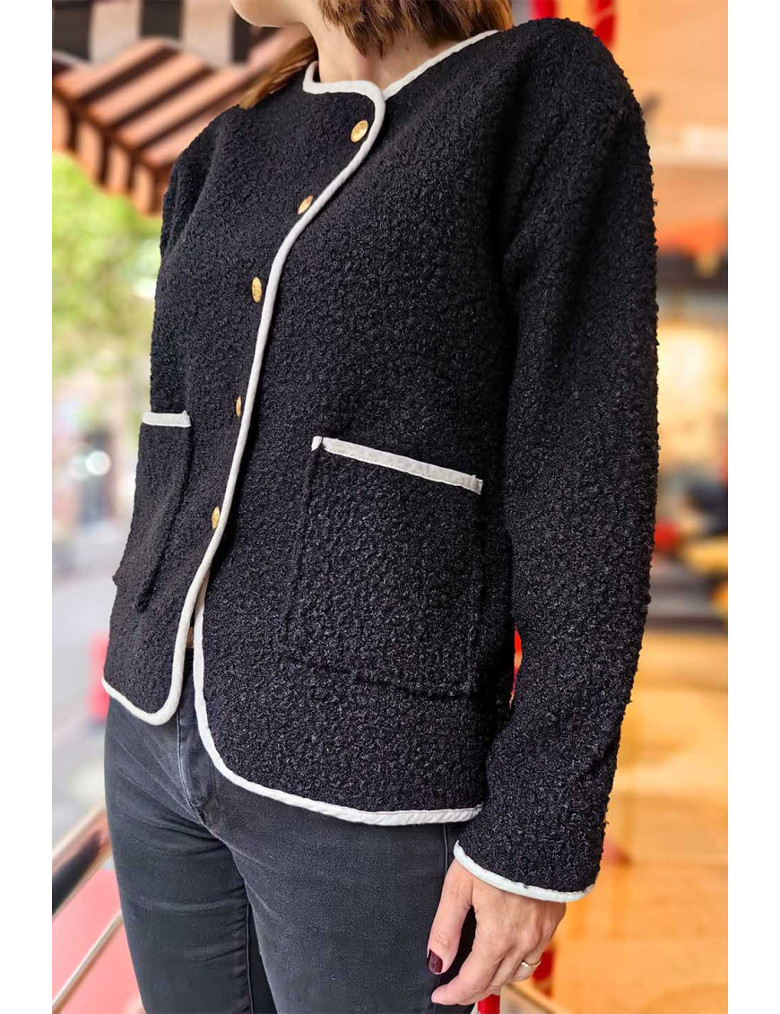 Peluş Kadın Hırka – Altın Düğmeli Beyaz Biyeli Şık Ceket